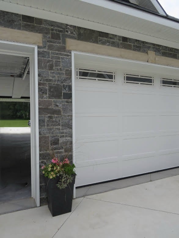 Pembroke Natural Thin Stone Veneer with Sawed Ends Garage Close Up