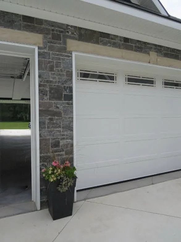 Pembroke Natural Thin Stone Veneer with Sawed Ends Garage Close Up