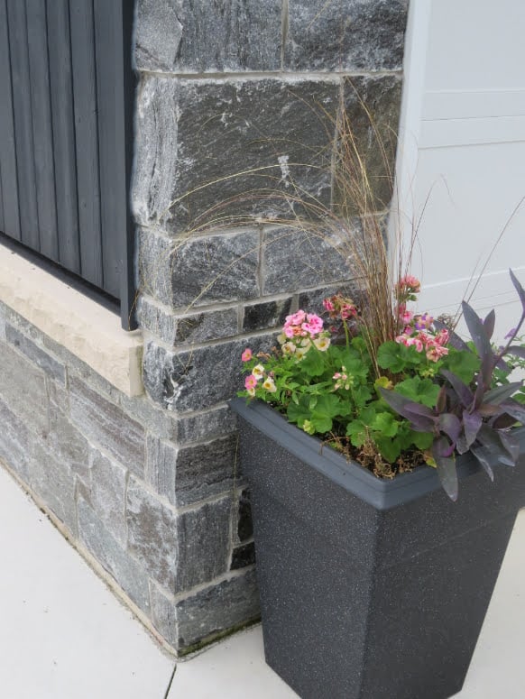 Pembroke Natural Thin Stone Veneer with Sawed Ends Garage Corner