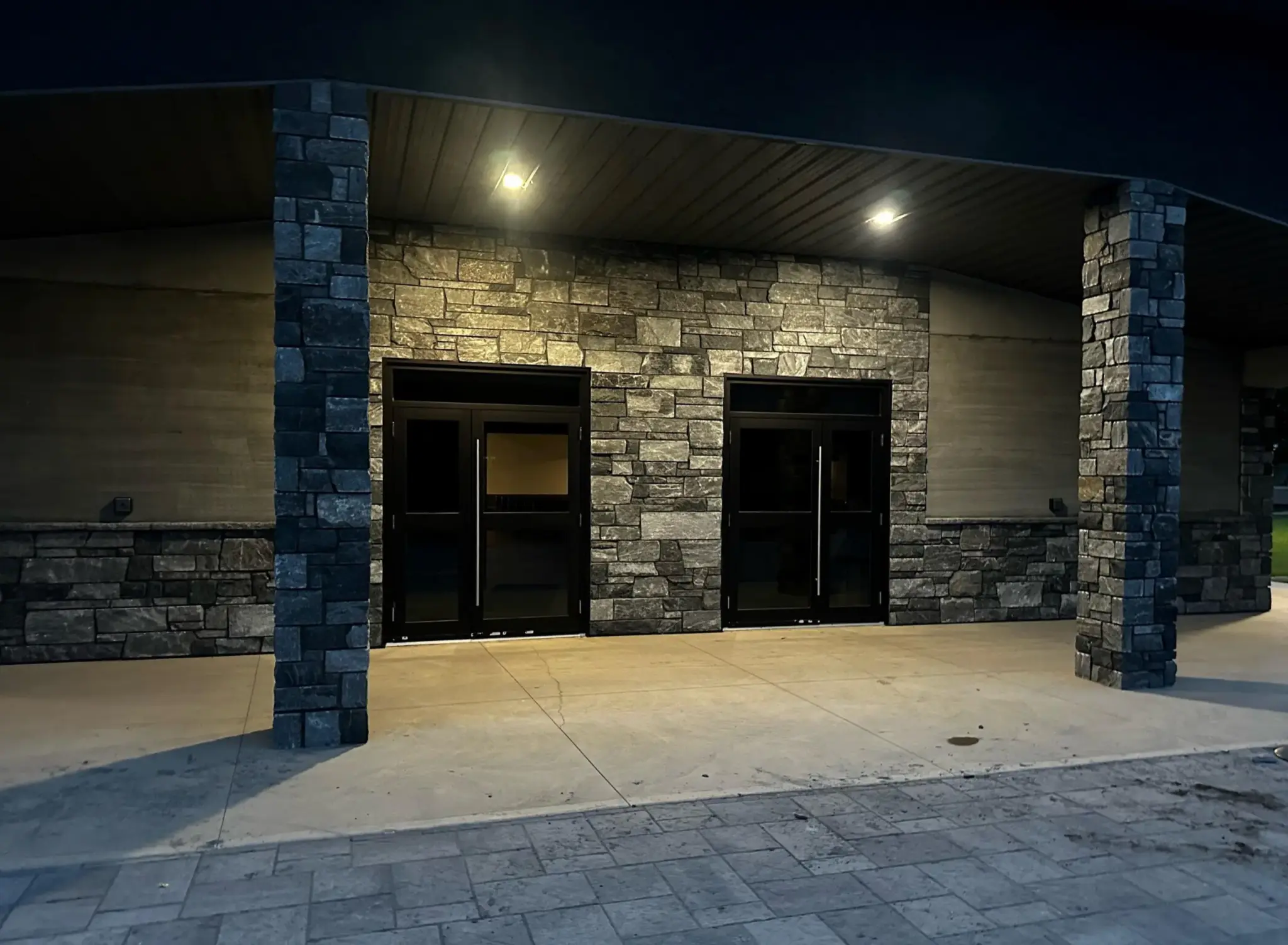 Dublin and Pembroke Real Thin Stone Veneer Blend with Dark Mortar Wainscoting