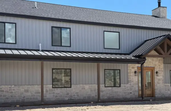 Crupet Natural Thin Stone Veneer with White Mortar