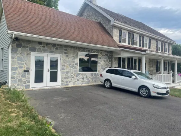 Ennis Natural Mosaic Thin Stone Veneer Exterior