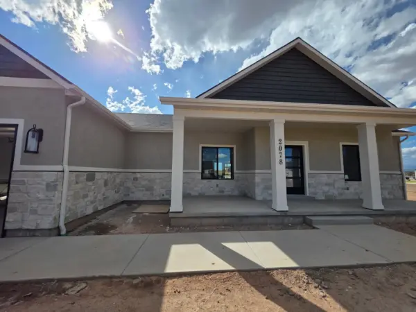 Crupet Natural Stone Veneer Exterior Wainscoting