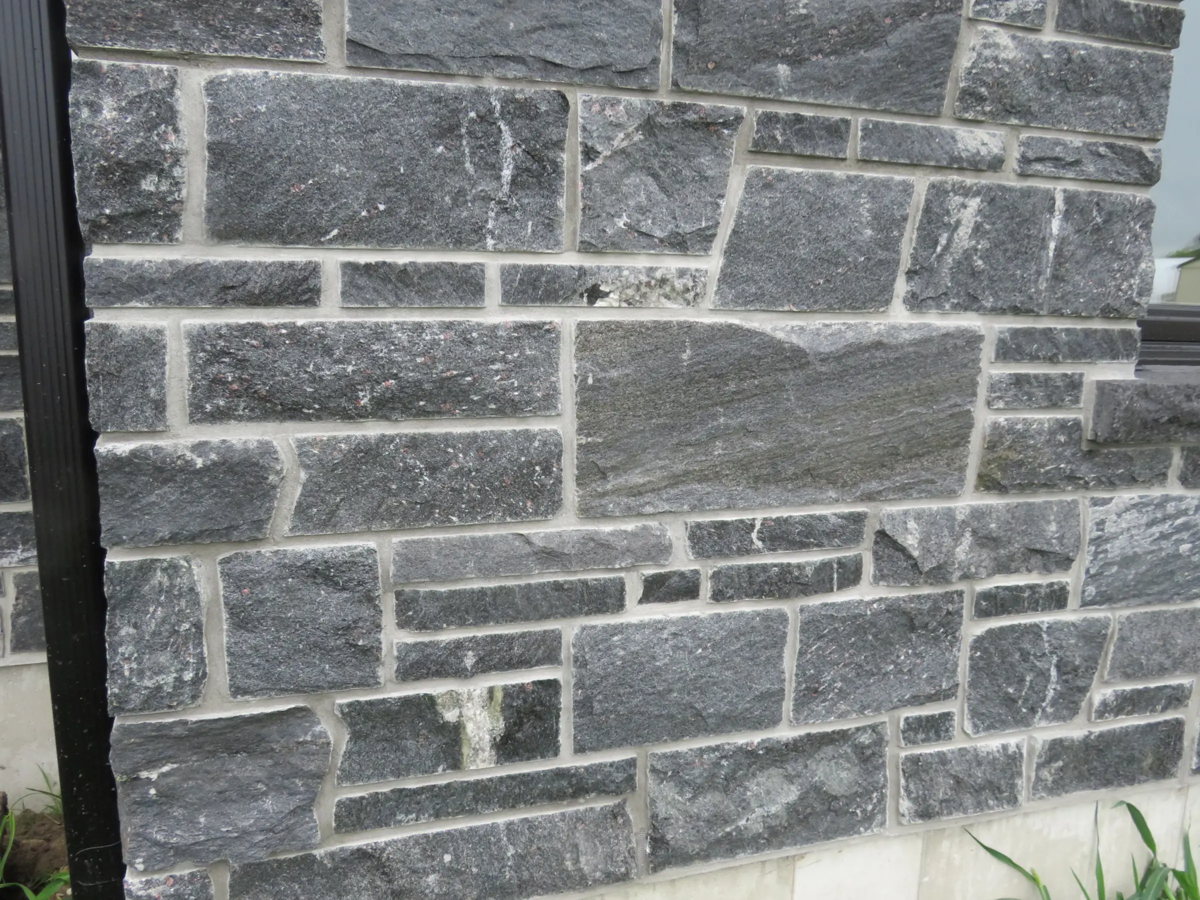 Dublin Black Granite Natural Thin Veneer Close Up