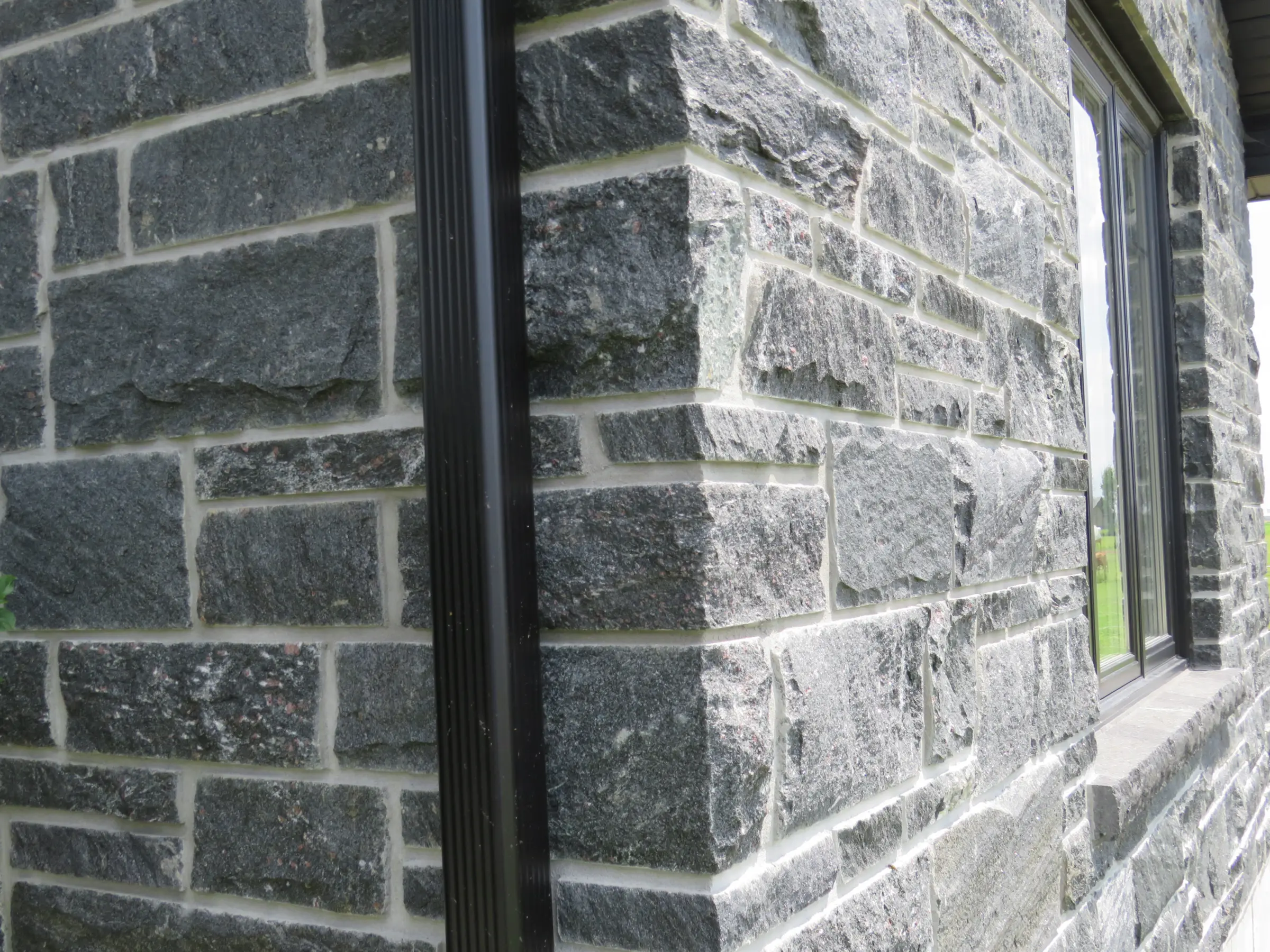 Dublin Black Granite Real Thin Stone Veneer Corners