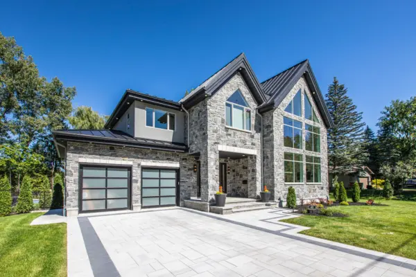 Monroe and Logan Natural Thin Stone Veneer Blend Exterior