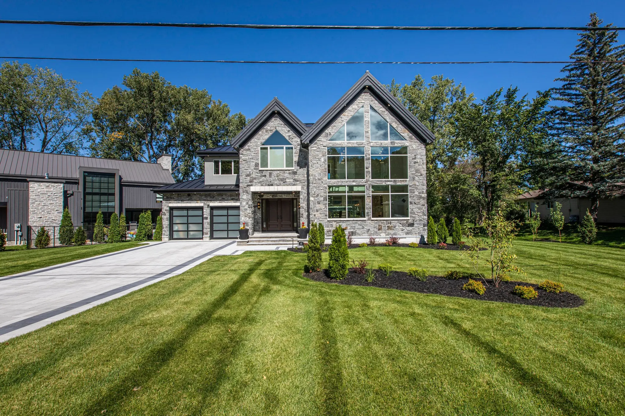 Monroe and Logan Natural Thin Stone Veneer Blend Street View