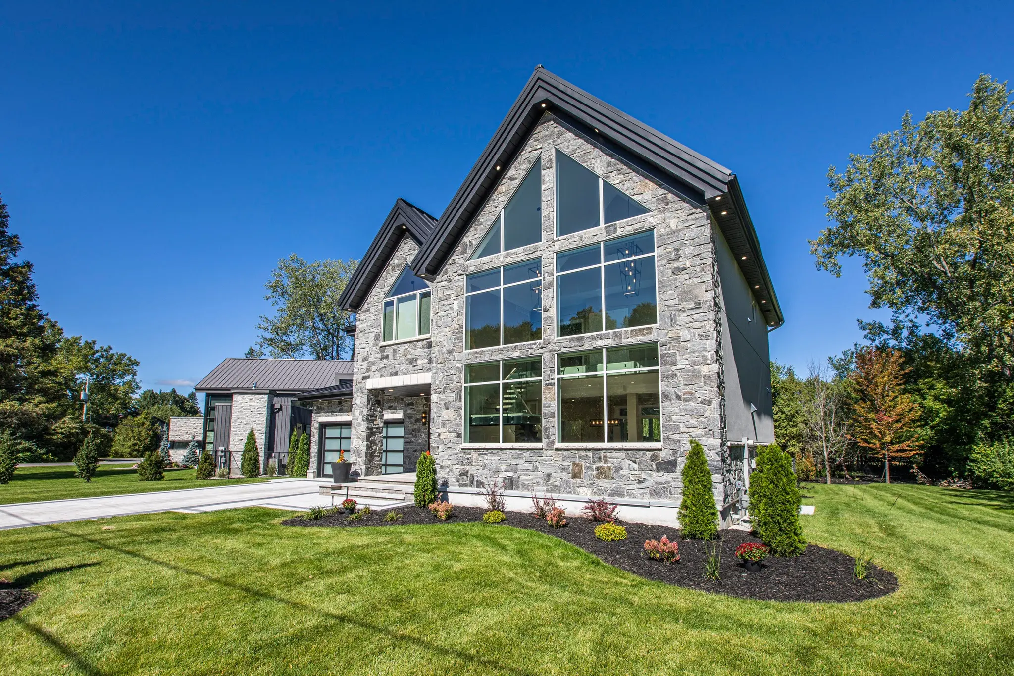 Monroe and Logan Natural Thin Veneer Blend Exterior