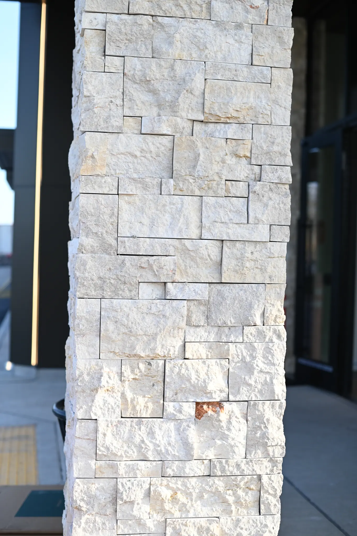 Nob Hill Natural Stone Veneer Outdoor Pillar