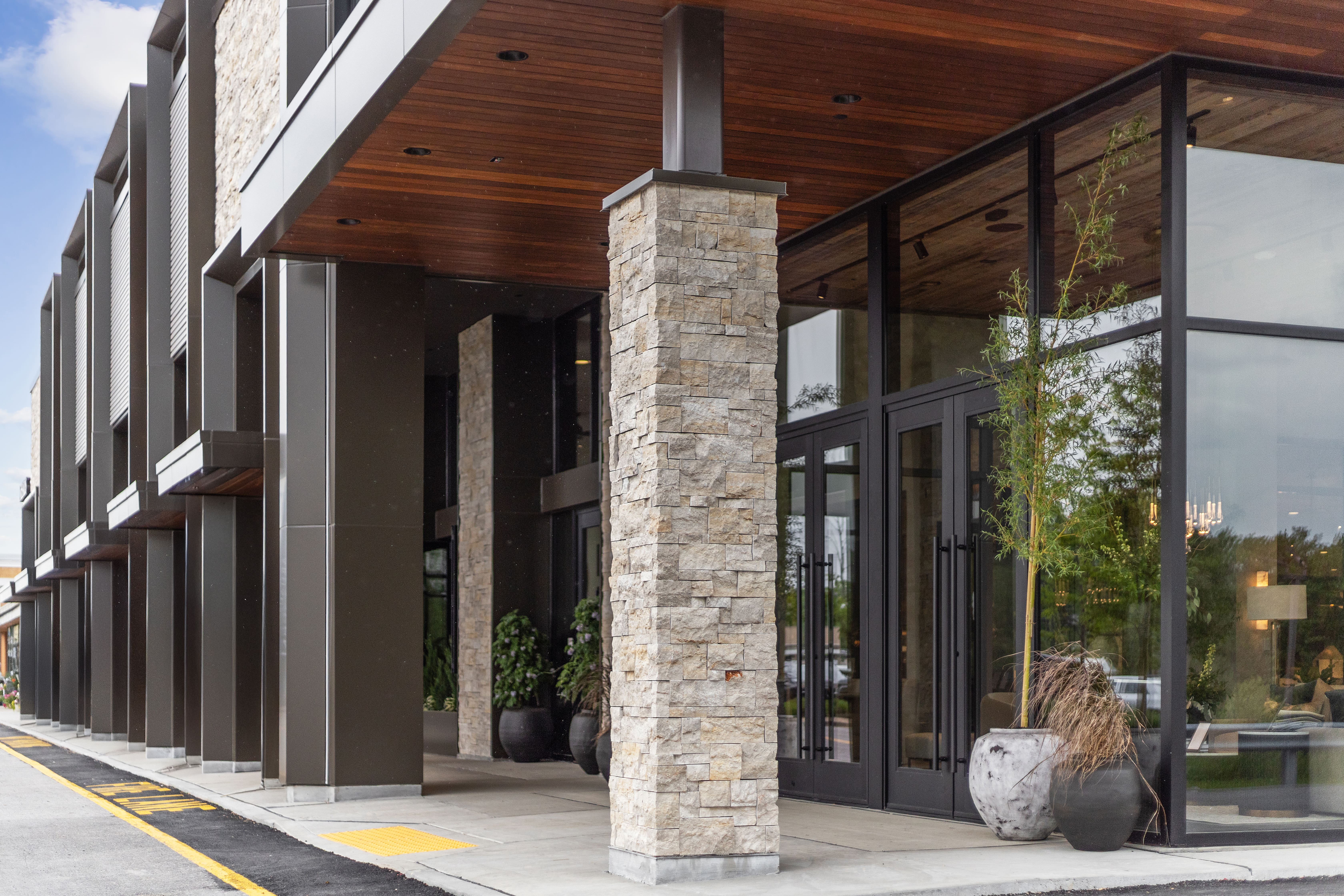 Nob Hill Natural Stone Veneer Pillar