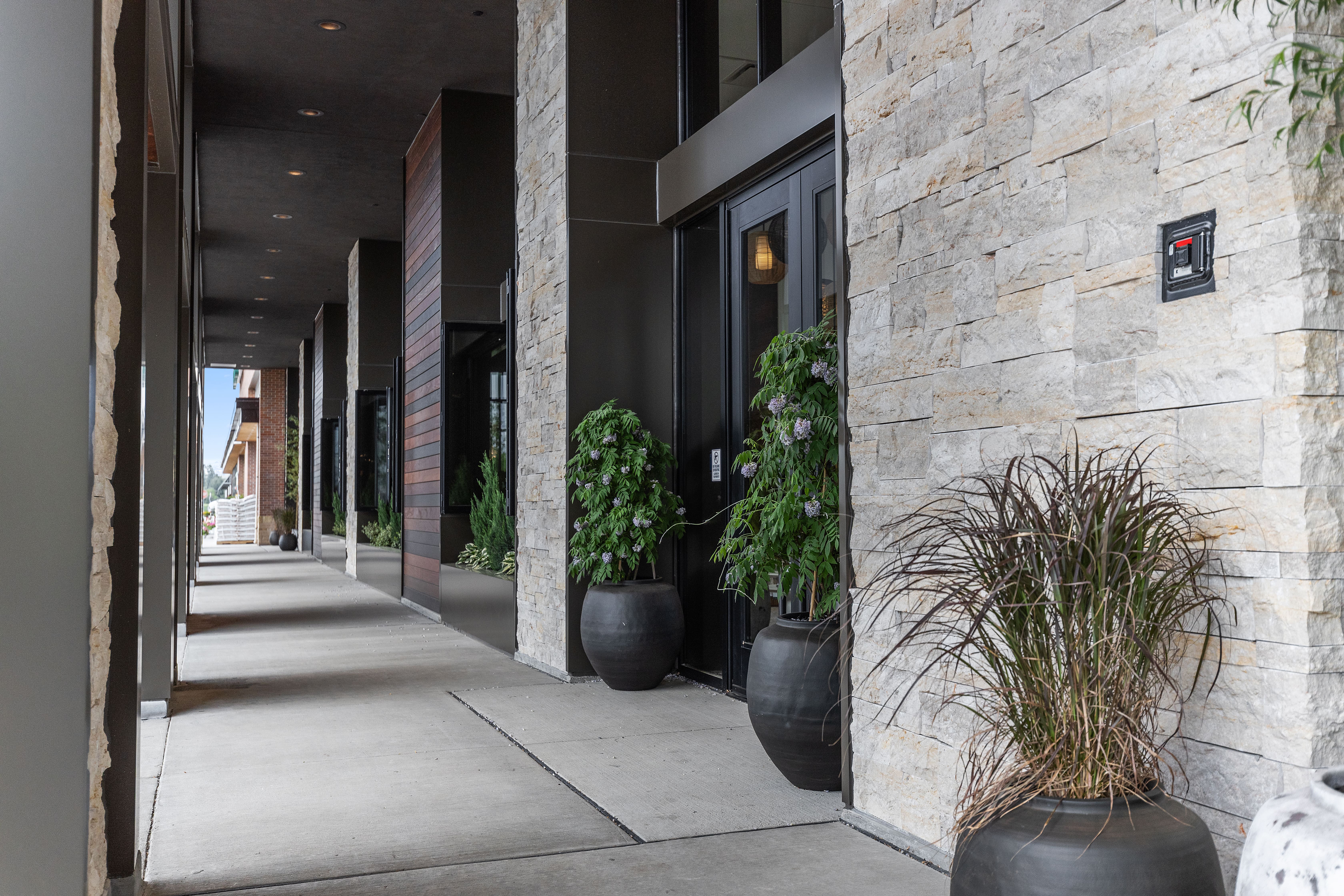 Nob Hill Real Stone Veneer Sidewalk Walkway