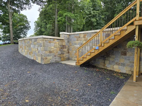 Palmetto Real Thin Stone Veneer Landscape Wall