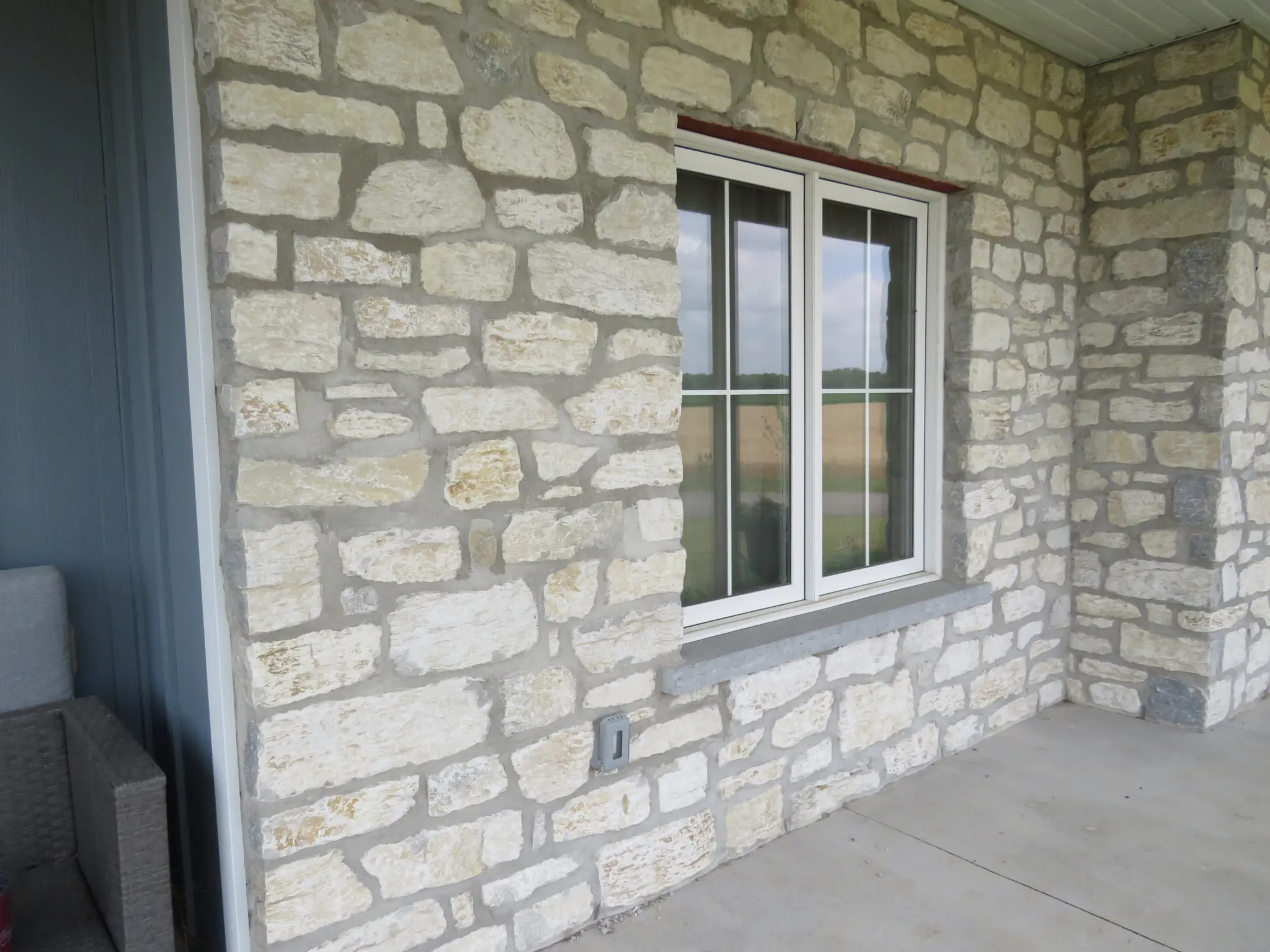 Tumbled Door County Fieldstone Natural Thin Veneer Porch with Flush Joint