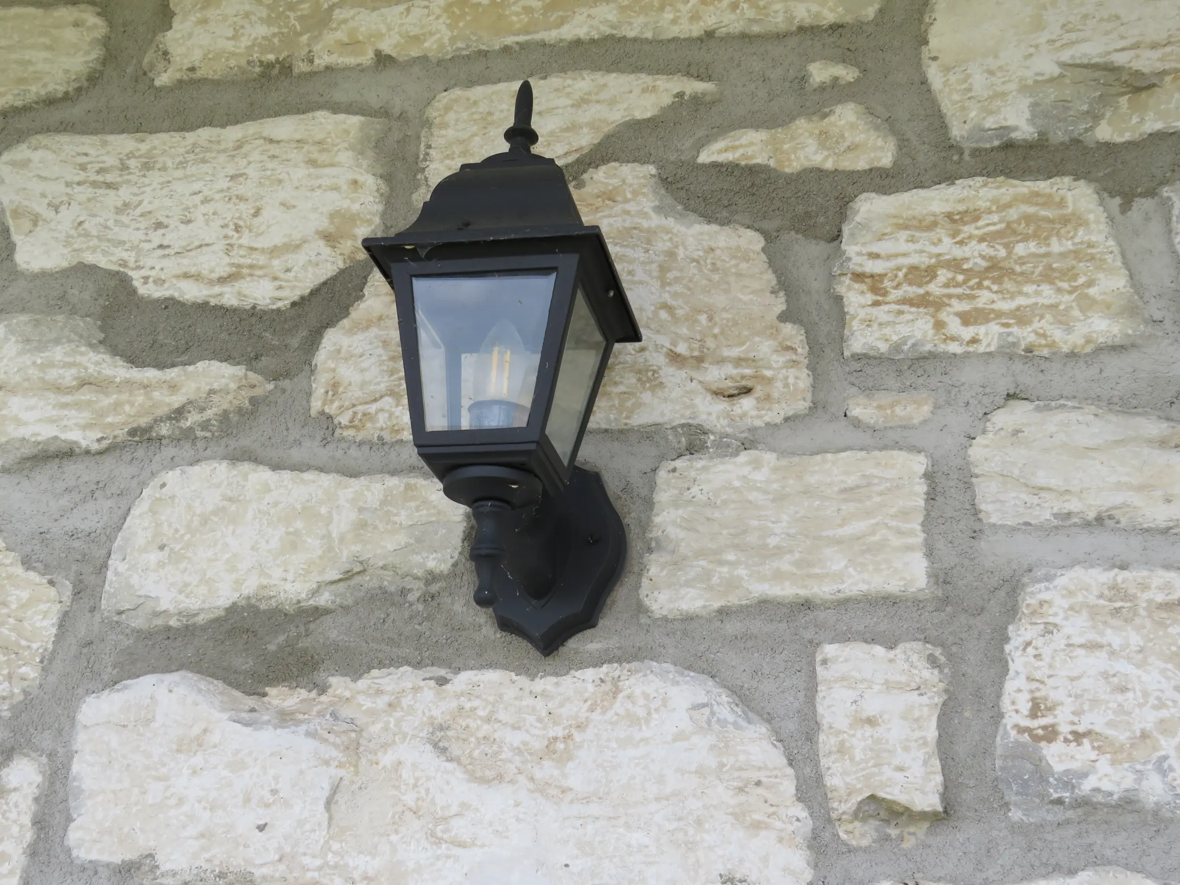 Tumbled Door County Fieldstone Real Thin Veneer with Flush Joint Close Up