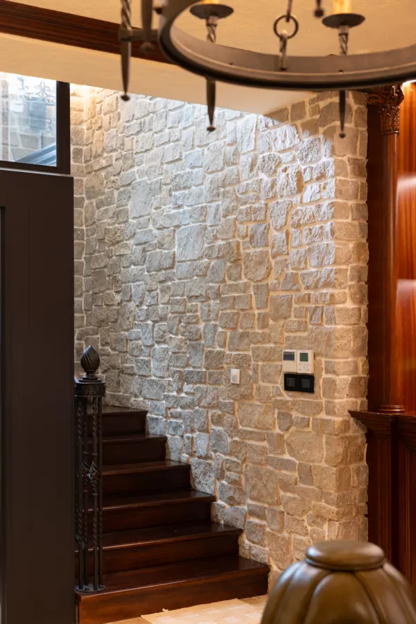 Tuscan Antique Natural Stone Veneer Interior Wall