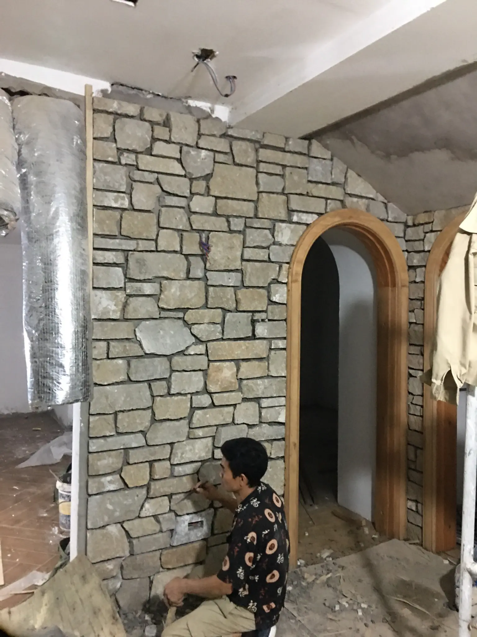 Tuscan Antique Natural Thin Stone Veneer Interior Wall Install