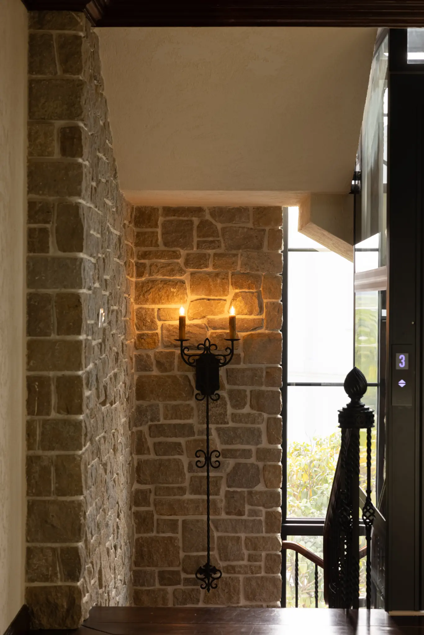 Tuscan Antique Natural Thin Stone Veneer Stairwell