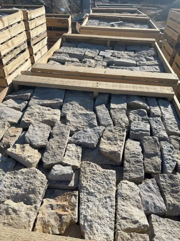 Tuscan Antique Real Thin Stone Veneer Flats Pallet for Shipping
