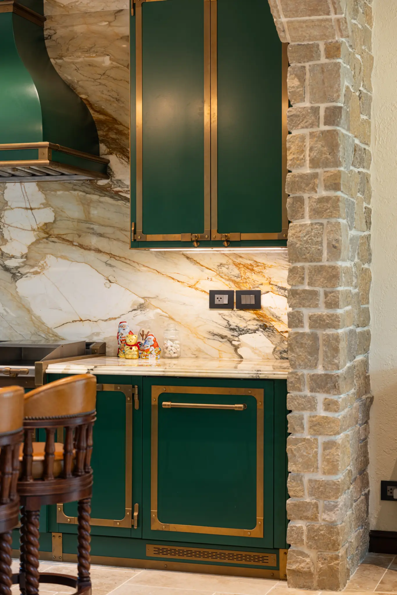 Tuscan Antique Real Thin Stone Veneer Kitchen Accent Wall