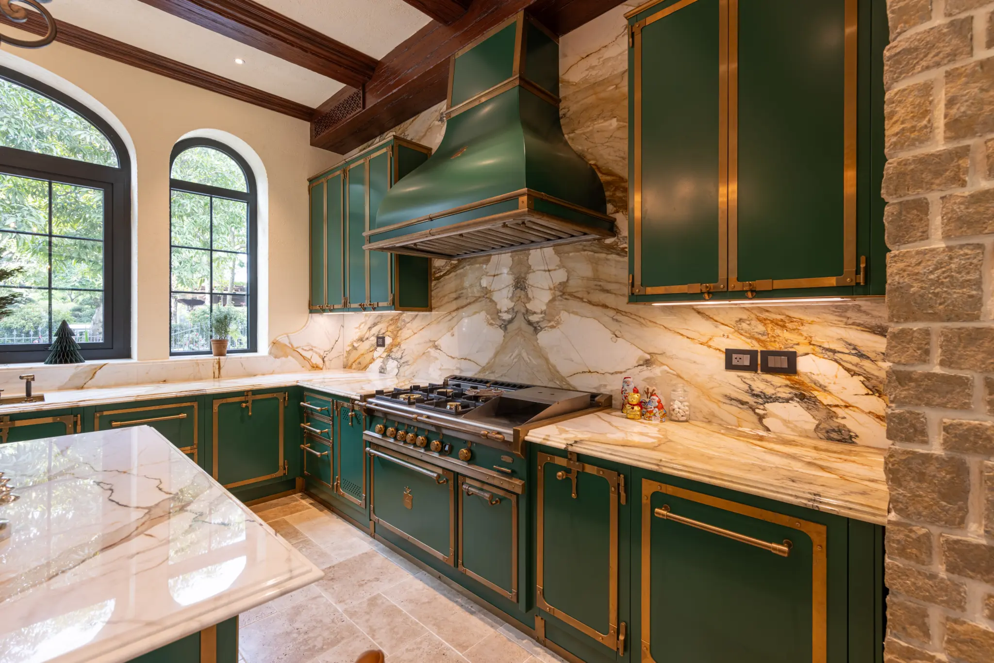Tuscan Antique Real Thin Stone Veneer Kitchen