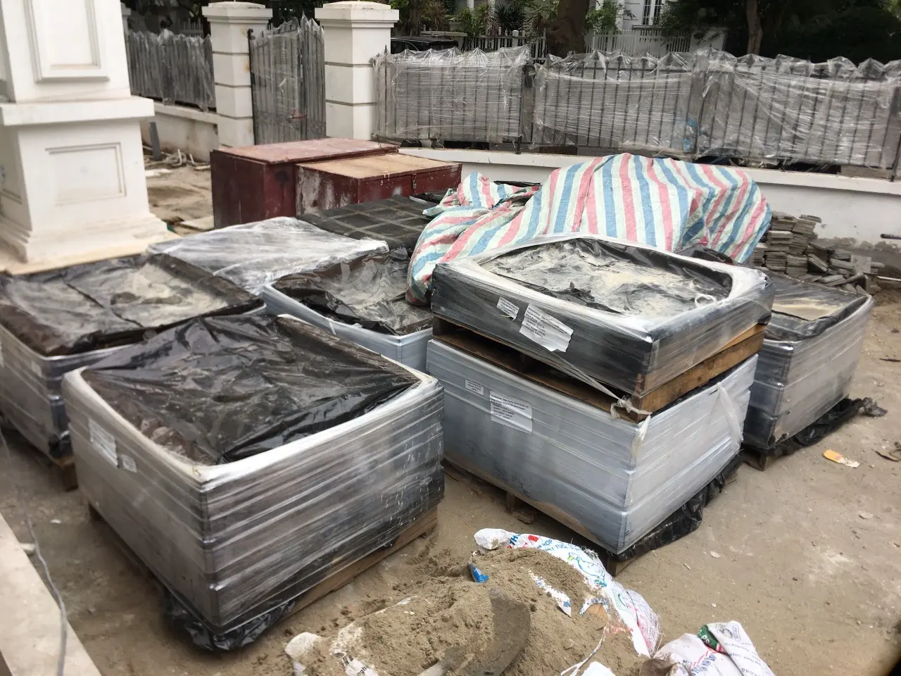 Tuscan Antique Real Thin Stone Veneer Wrapped Pallets