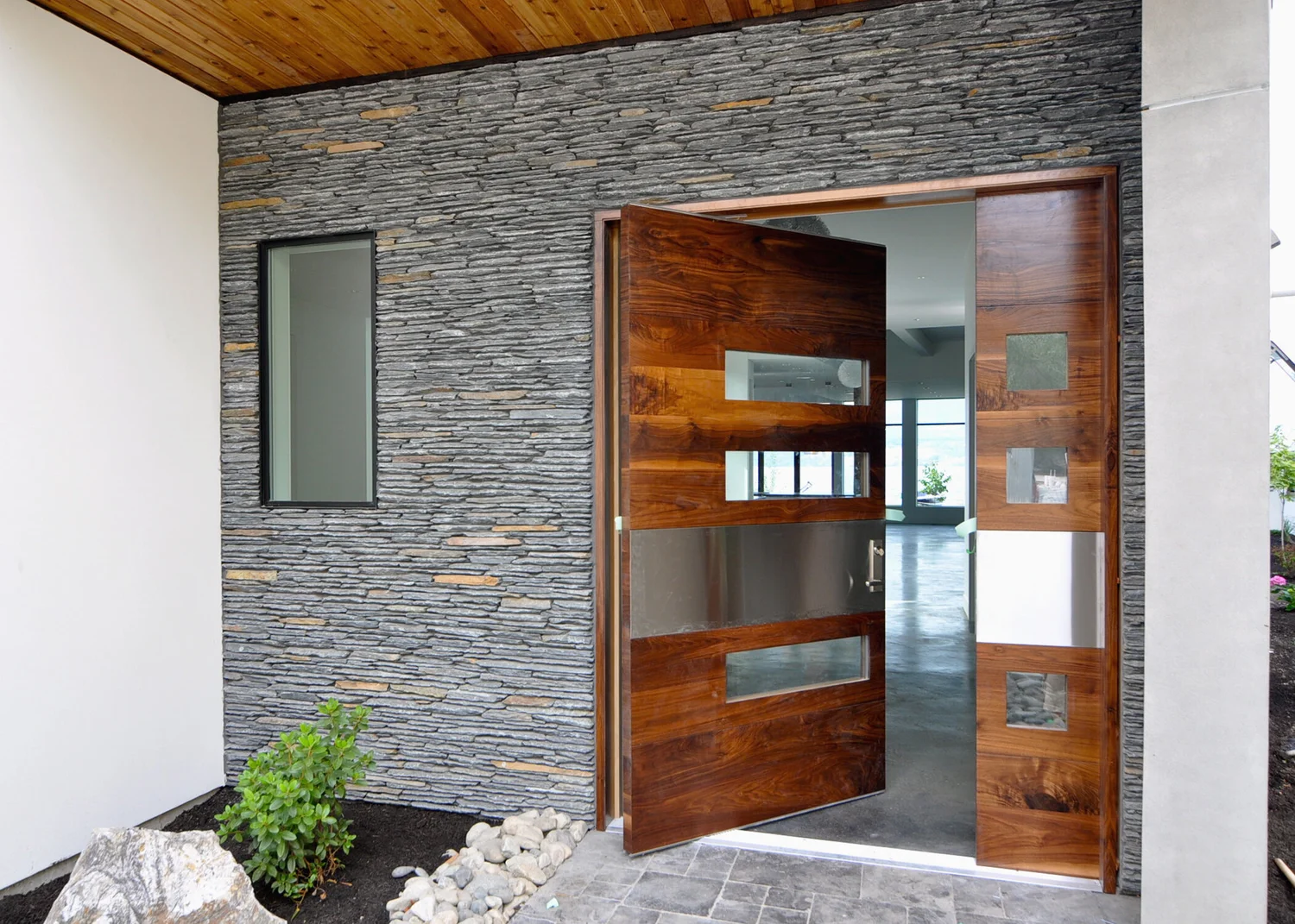 Cold Spring Natural Thin Stone Veneer Drystack Front Entrance