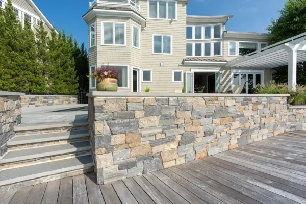 Cornwall Natural Stone Veneer Drystack Patio Wall