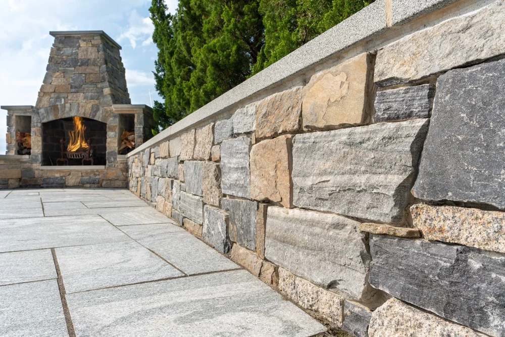 Cornwall Natural Thin Stone Veneer Drystack Patio Wall