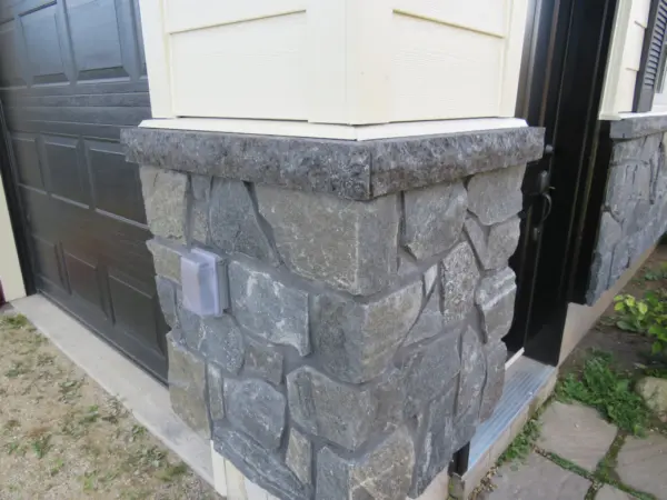 Dublin Real Stone Veneer Custom Mosaic Style with Black Mortar Corners