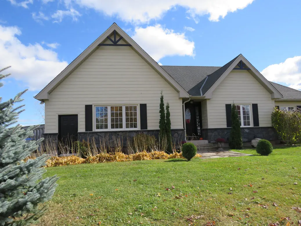 Dublin Real Stone Veneer Custom Mosaic Style with Black Mortar Exterior