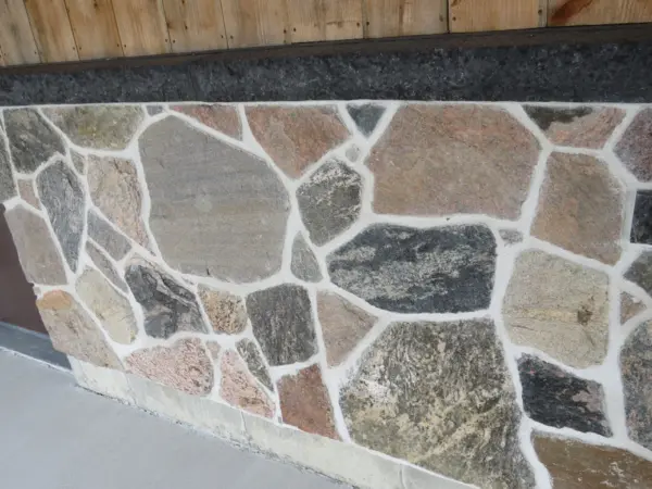 Grand Rapids Natural Thin Stone Veneer Wainscoting