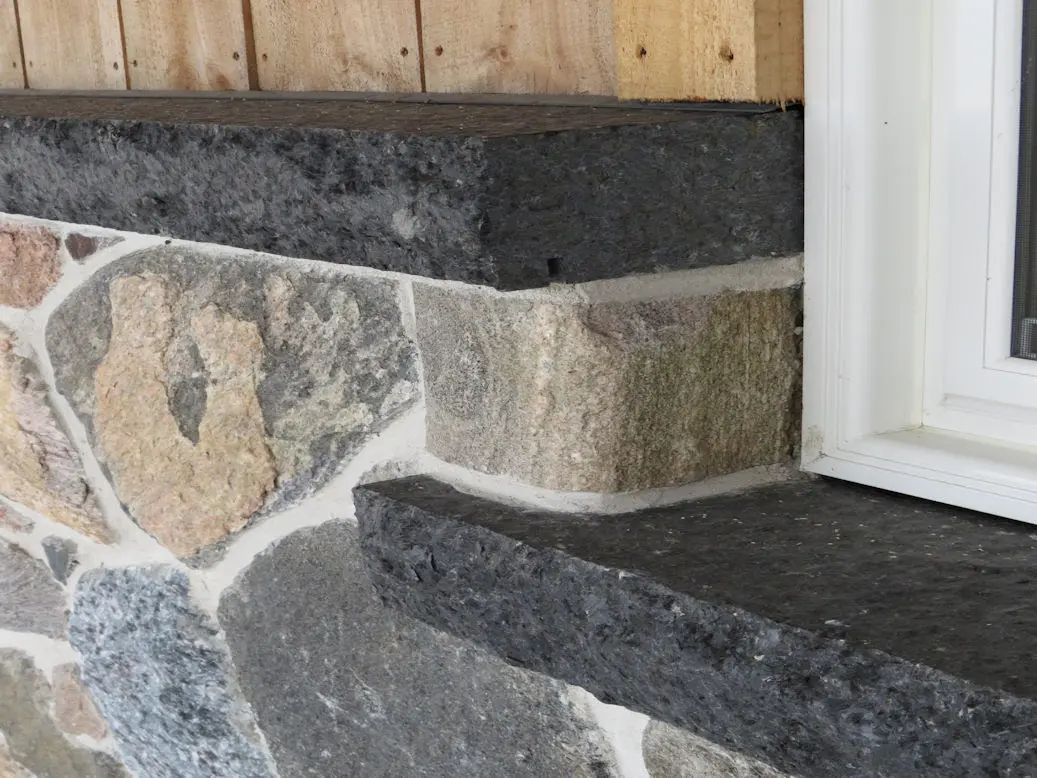 Grand Rapids Natural Thin Stone Veneer Wainscoting Close Up