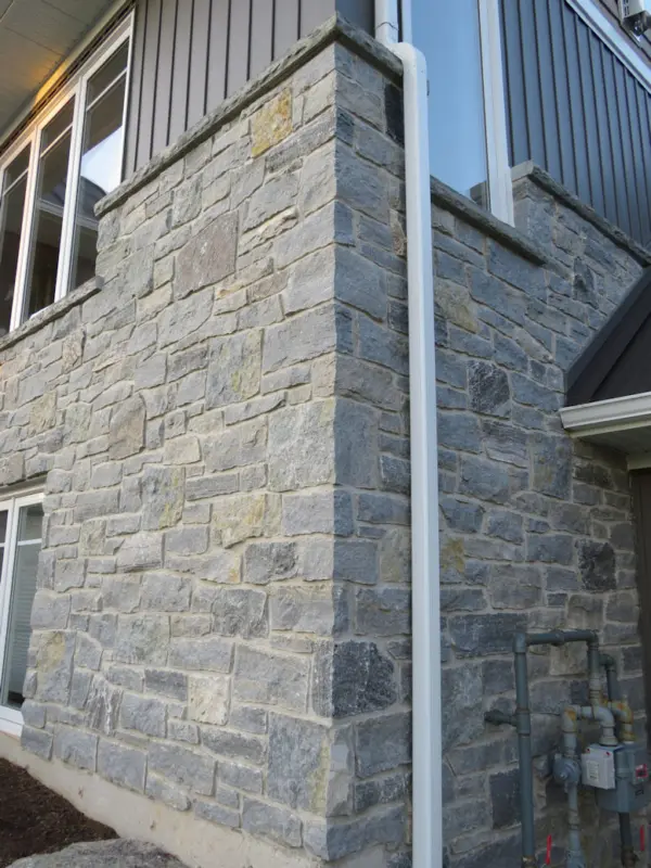Larchmont, Monroe and Castle Ridge Real Stone Veneer Blend Corners