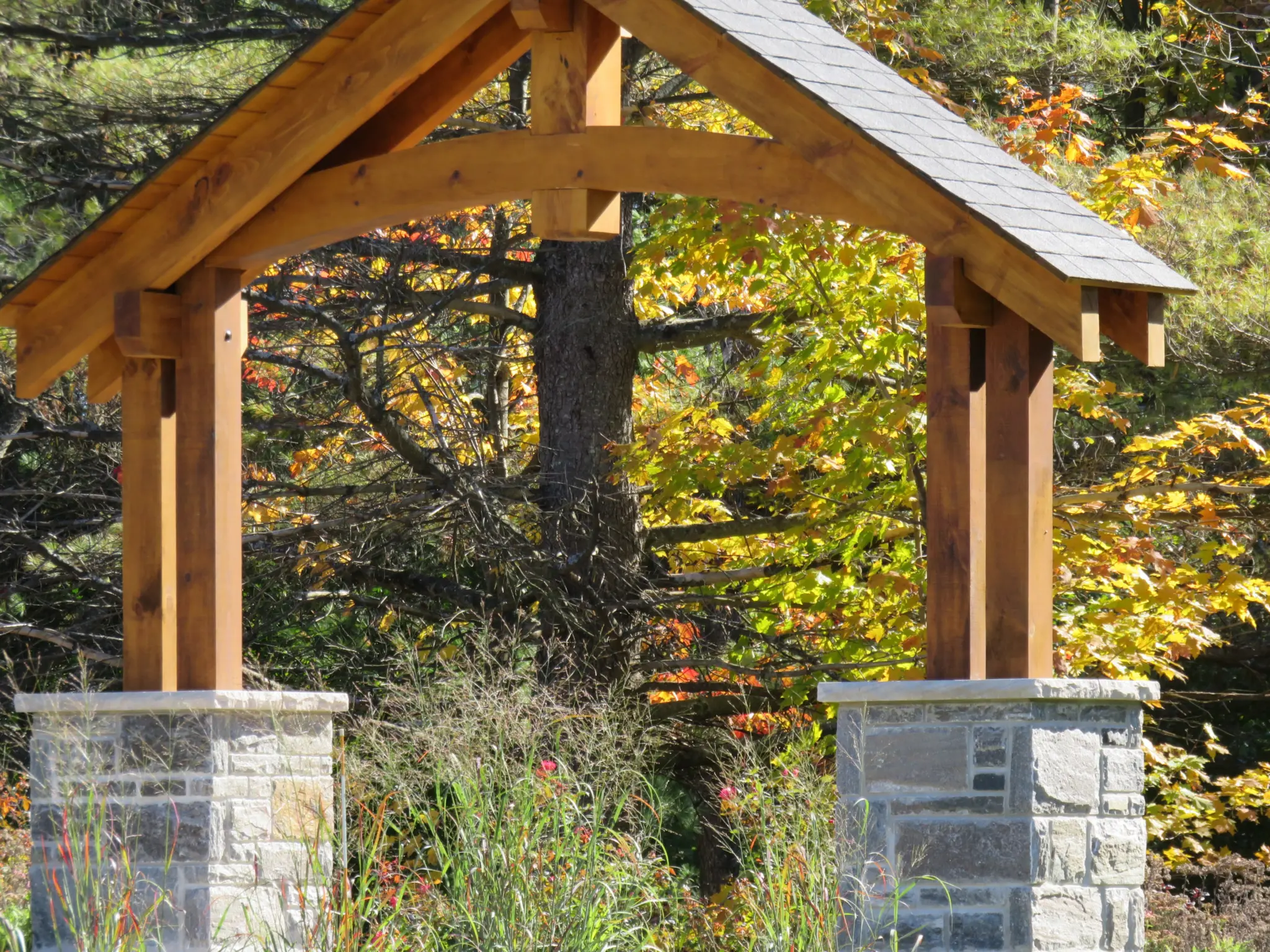 Pembroke Natural Stone Veneer Arch Pillars