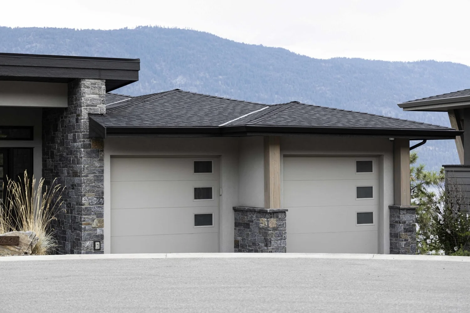 Stonington Natural Thin Stone Veneer Modern Garage