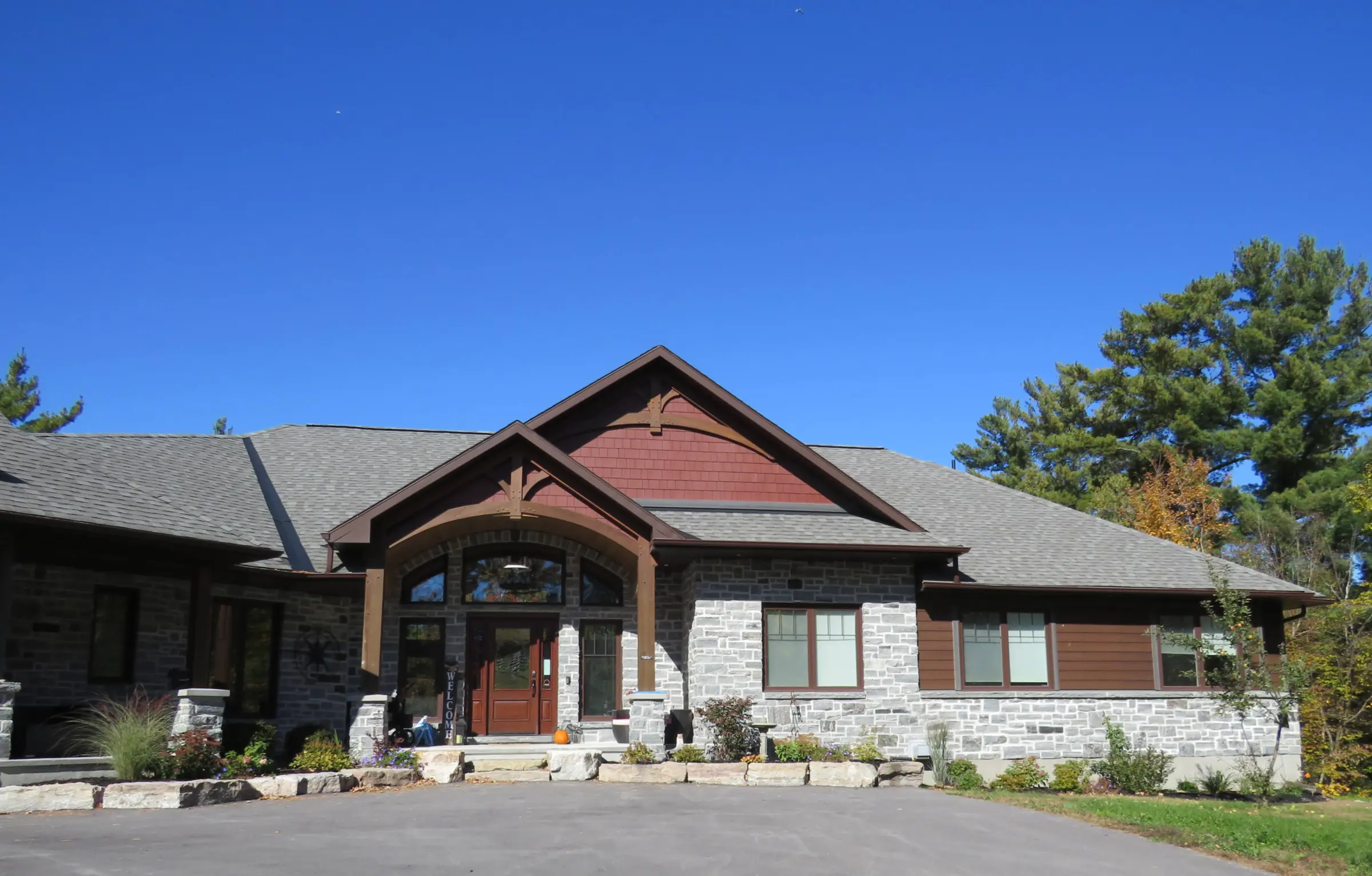 Timmins Real Stone Veneer with Irregular Pieces Exterior