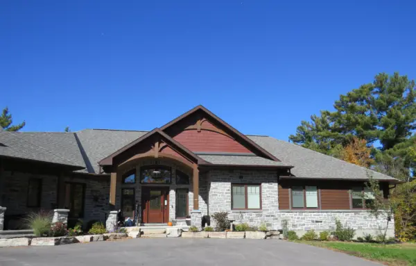 Timmins Real Stone Veneer with Irregular Pieces Exterior
