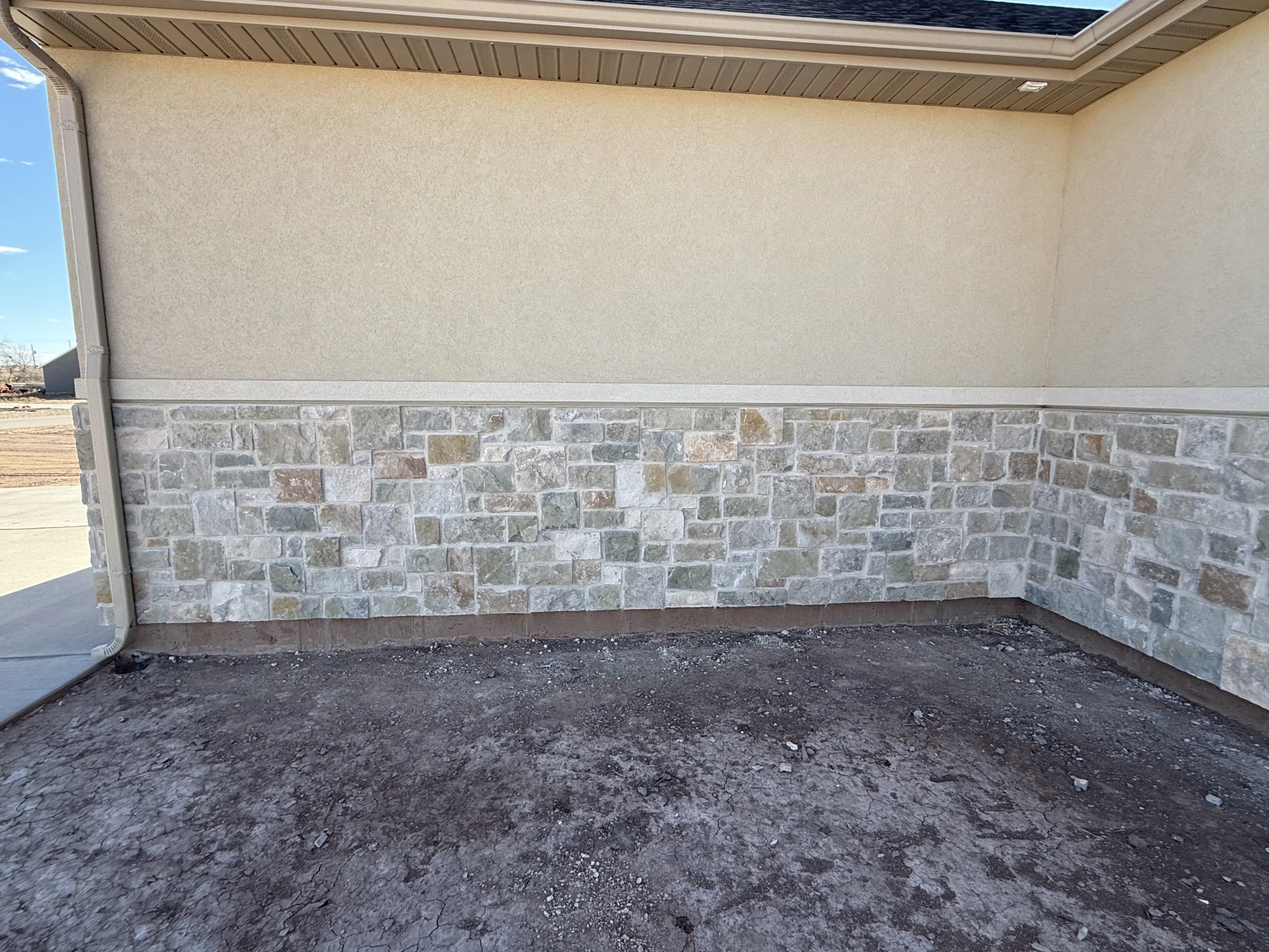 Emerald Bay Natural Thin Stone Veneer Wainscoting Install
