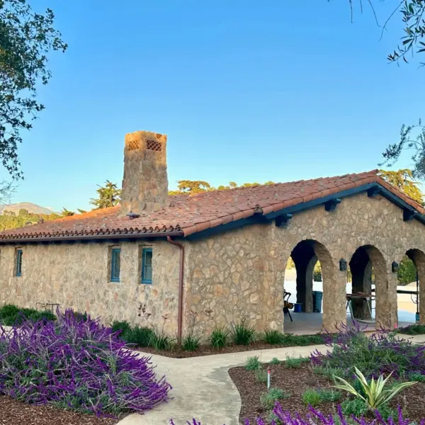 Moss Rock Natural Thin Stone Veneer Installed with Flush Joint Tan Mortar