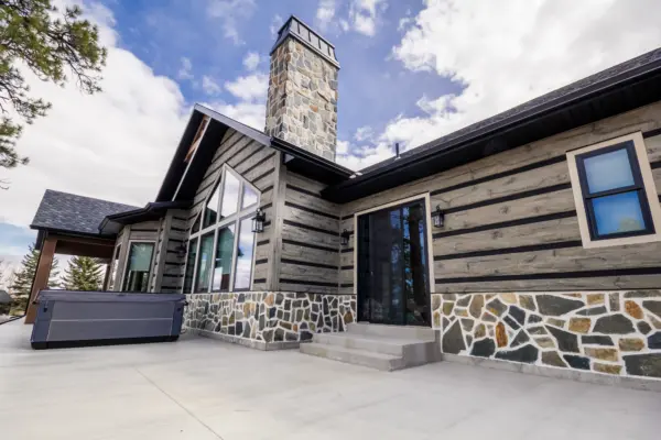 Newport Real Thin Stone Veneer Patio Wainscoting White Mortar