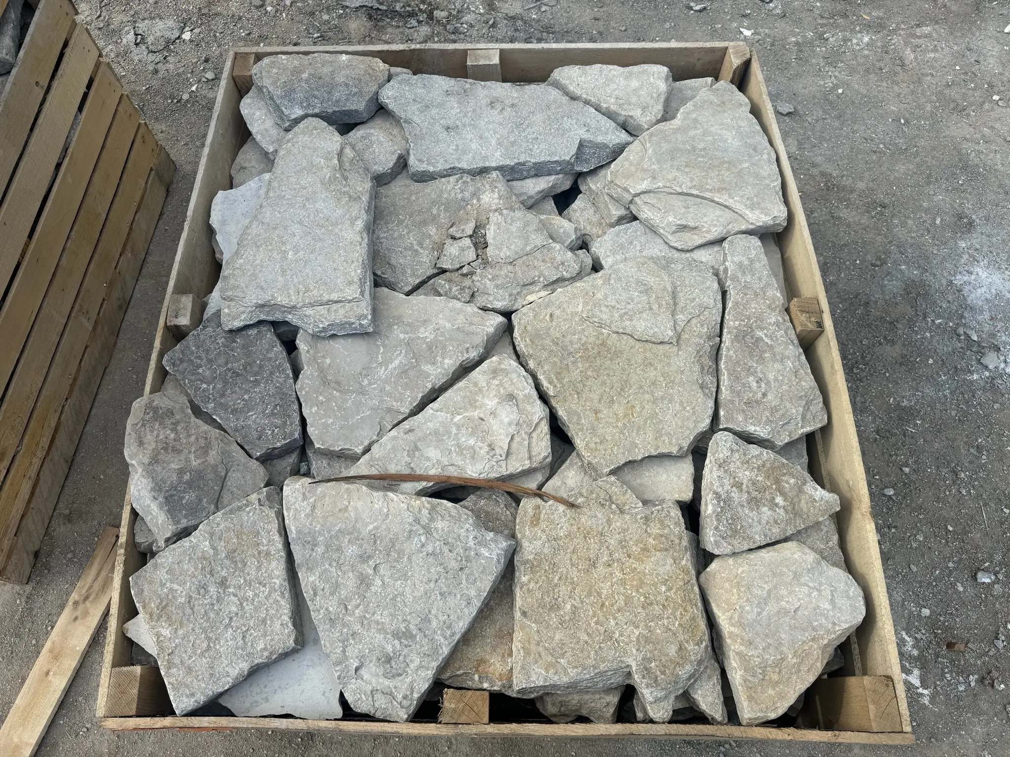 Trier Natural Thin Stone Veneer Flats Pallet