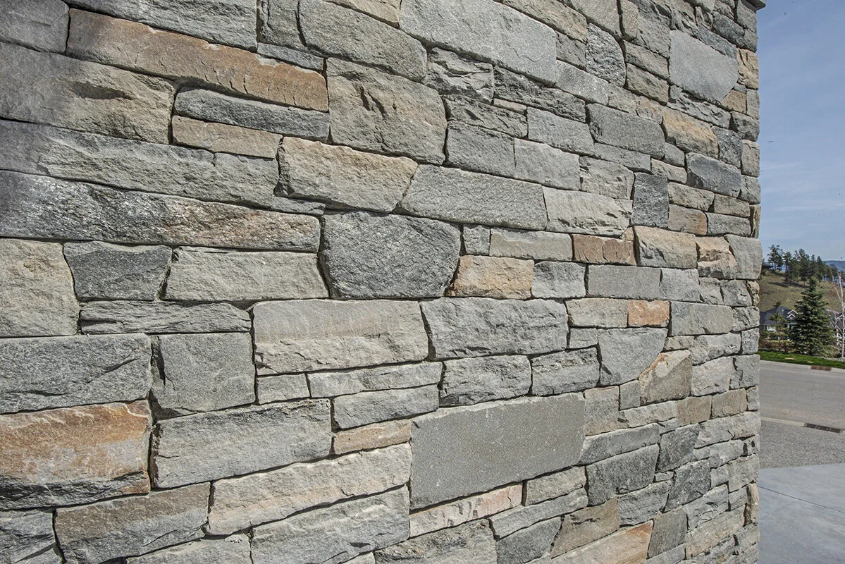 Cohasset Real Thin Stone Veneer Drystack Wall