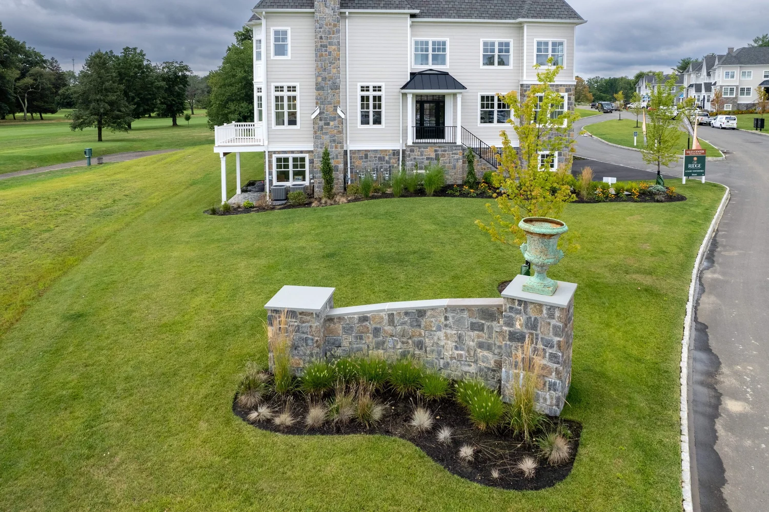 Jamestown Real Thin Stone Veneer Landscape Wall