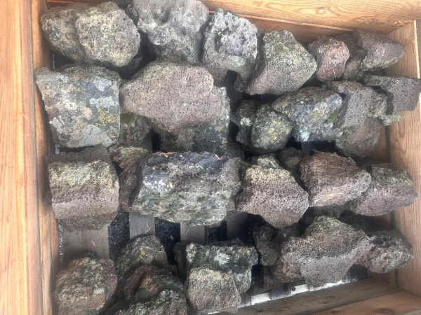 Lava Rock Natural Stone Veneer Corners Pallet