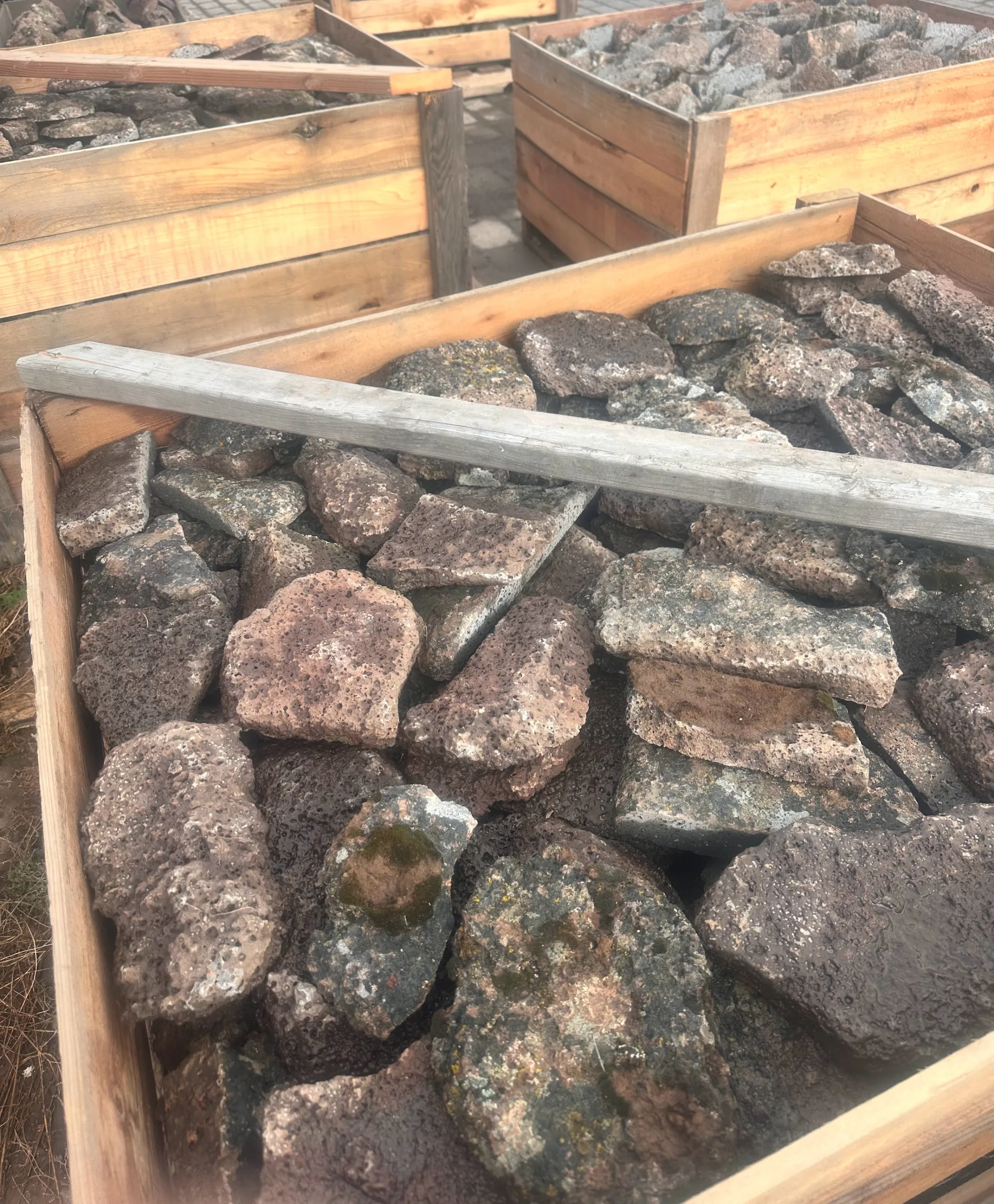 Lava Rock Real Stone Veneer Flats Pallet