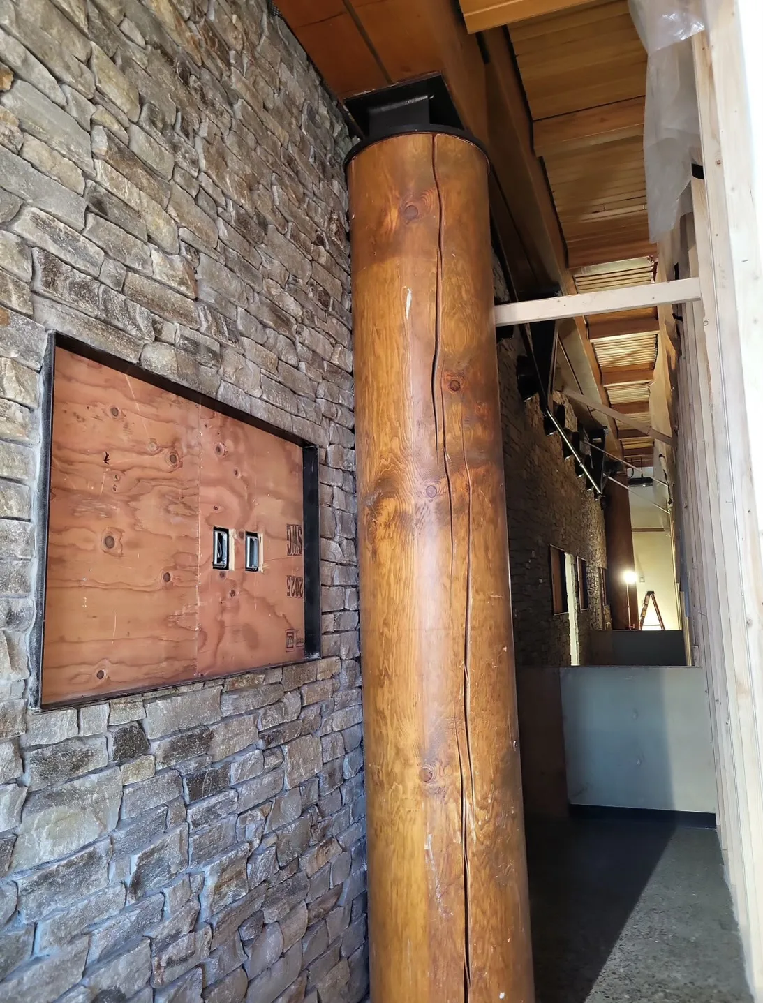 Ottawa Natural Stone Veneer Commercial Interior Installation