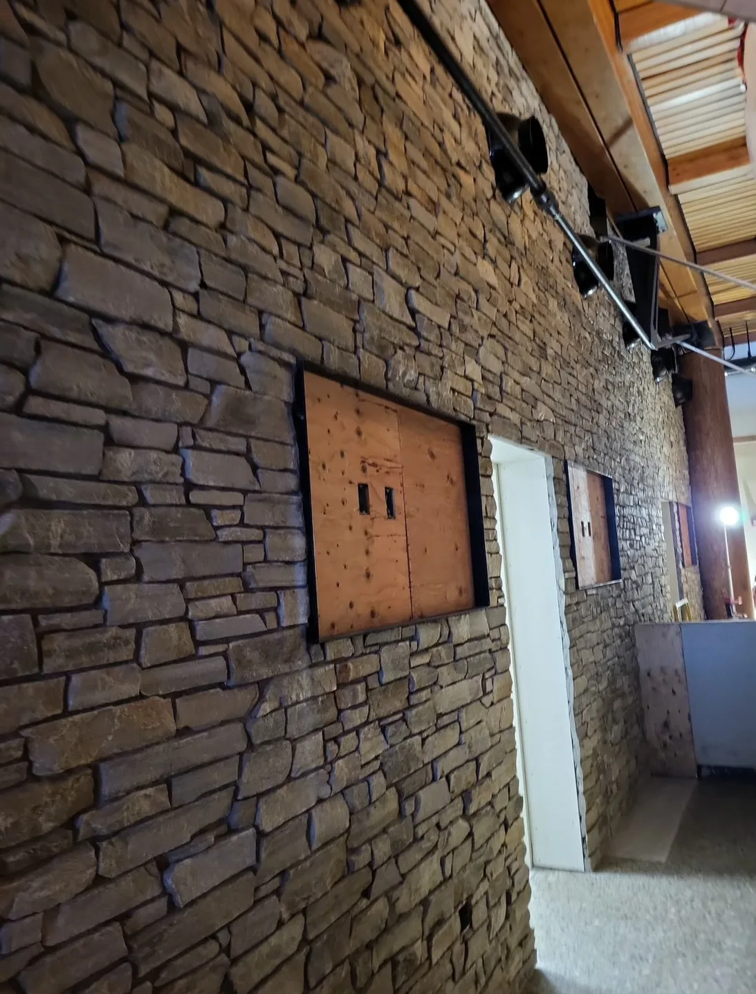 Ottawa Natural Thin Stone Veneer Commercial Interior Installation