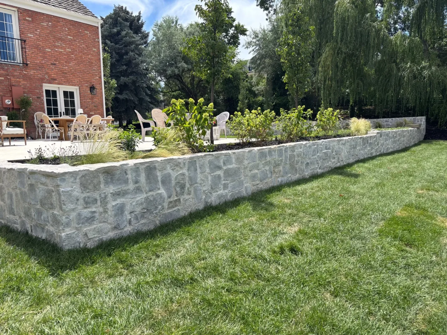 Strasburg Real Stone Veneer White Mortar Landscape Wall