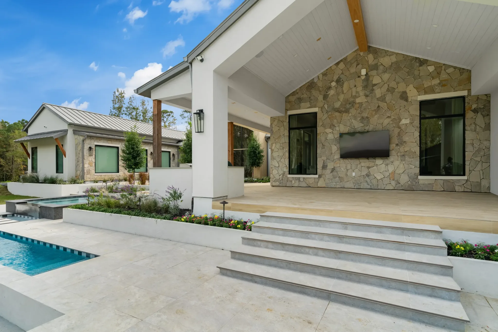 Lewes Natural Thin Stone Veneer Covered Patio