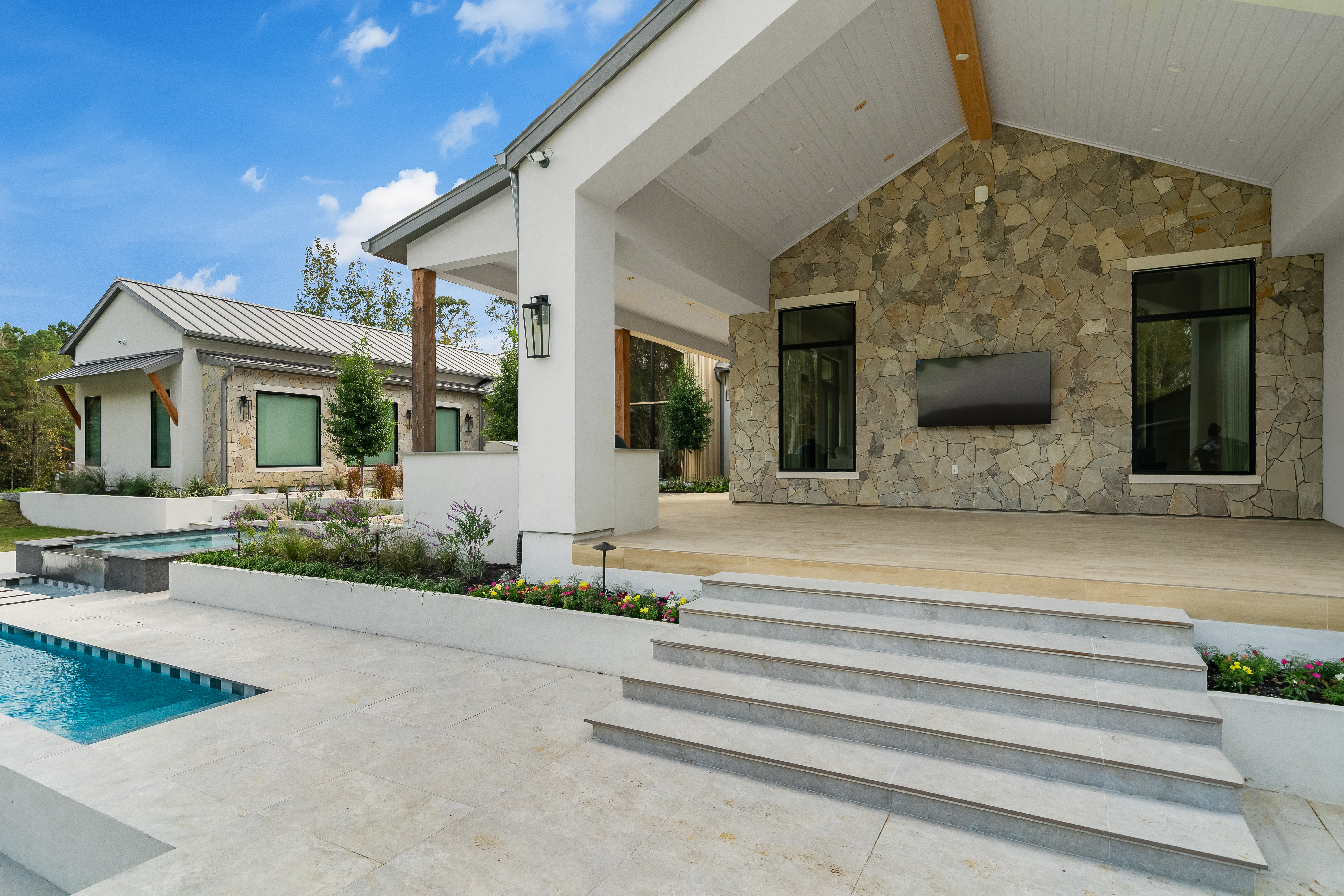 Lewes Natural Thin Stone Veneer Covered Patio